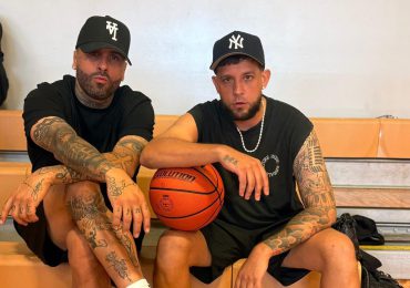 Nicky Jam y Messiah se reúnen en la cancha: La leyenda del reggaetón continúa respaldando al pionero del trap latino