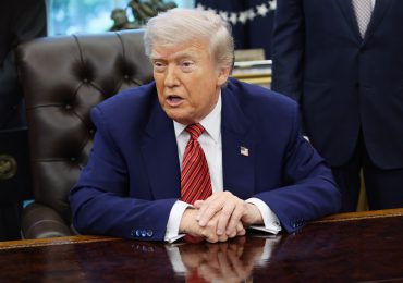 Trump critica a Putin por los últimos ataques contra Kiev y dice que medita sanciones