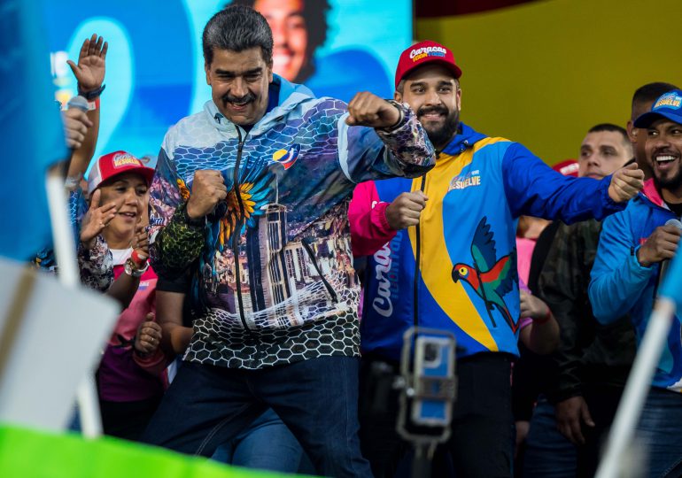 Maduro entregará en enero al nuevo Parlamento el proyecto de reforma constitucional