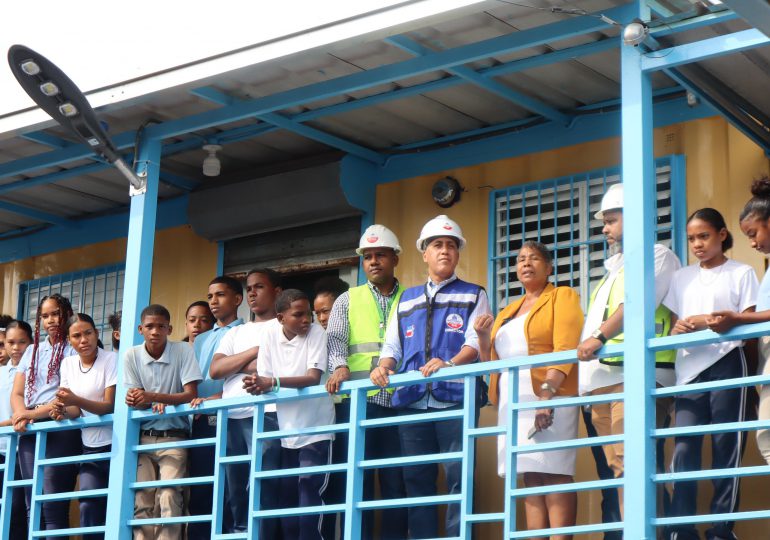 Dirección de Infraestructura Escolar realiza mantenimiento en el Liceo Roberto Duvergé en Los Alcarrizos