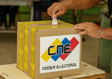 Consejo Nacional Electoral extiende por una hora más el proceso de votación en Venezuela