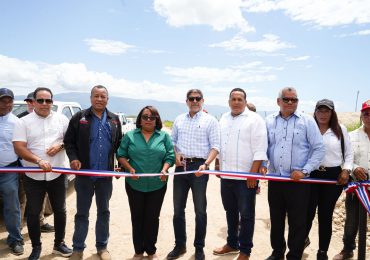 Ministro Limber Cruz Inaugura 86 Kms de Caminos en Barahona
