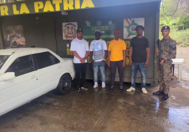 Envían a la justicia a dos dominicanos y un haitiano por tráfico de inmigrantes indocumentados en San Juan de la Maguana