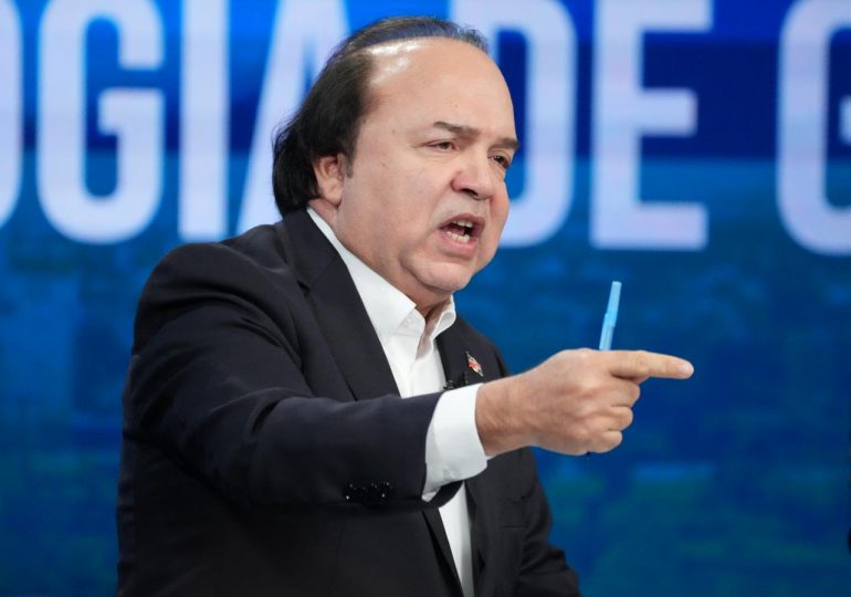 Vinicio Castillo acusa a Omar Fernández de “conspirar” contra Leonel y critica su falta de méritos políticos