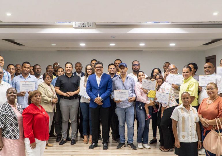 Alcaldía de Santo Domingo Este entrega certificados a ganadores del sorteo de obras del Presupuesto Participativo Municipal 2025
