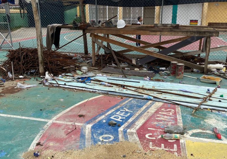 Video | Denuncian construcción de pabellón tiene seis meses paralizada en la Escuela Parroquial Cristo Rey