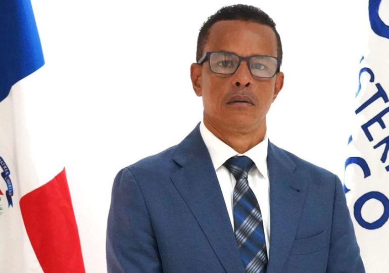 FISCALDOM, aclara no es Fiscal persona actuante en operativo migratorio tienda china