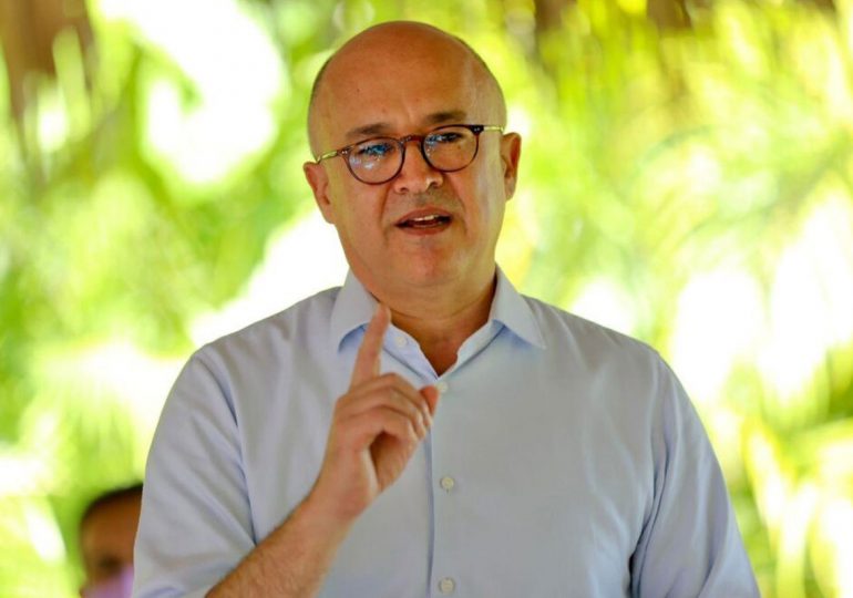 Francisco Domínguez Brito: “El PRM pisa a los pobres con promesas y con pisos de tierra”.