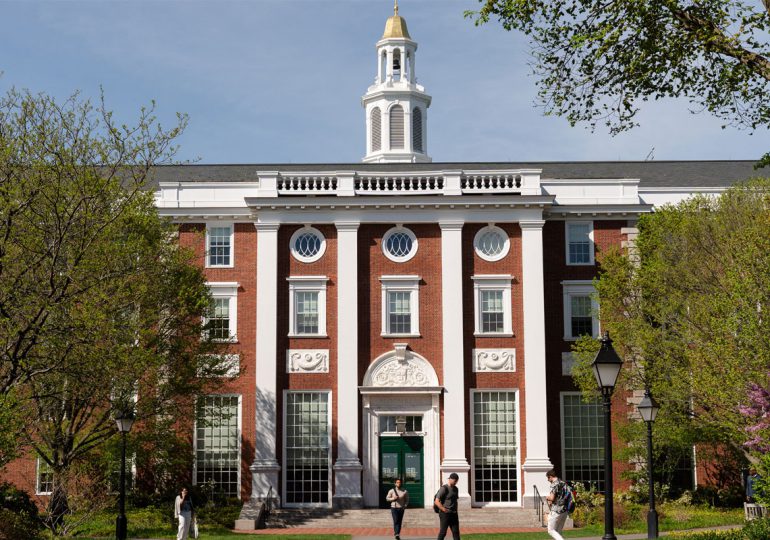 Gobierno de Trump impide a Harvard matricular a estudiantes extranjeros