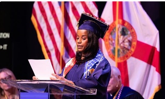 Ella cruzó un océano persiguiendo su sueño de ser enfermera