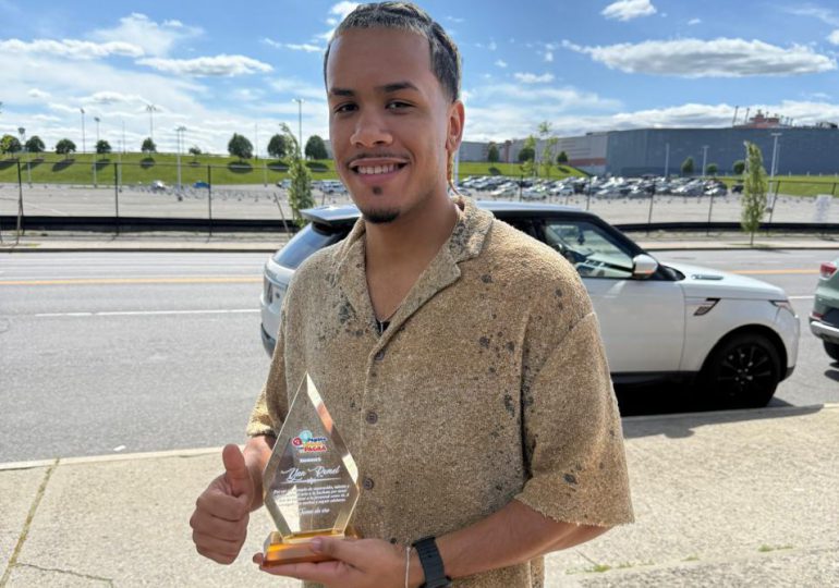 Yan Romel recibe su primer reconocimiento como “Joven de Oro”