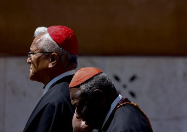 El cónclave más heterogéneo de la historia busca sus 'hacedores de reyes'
