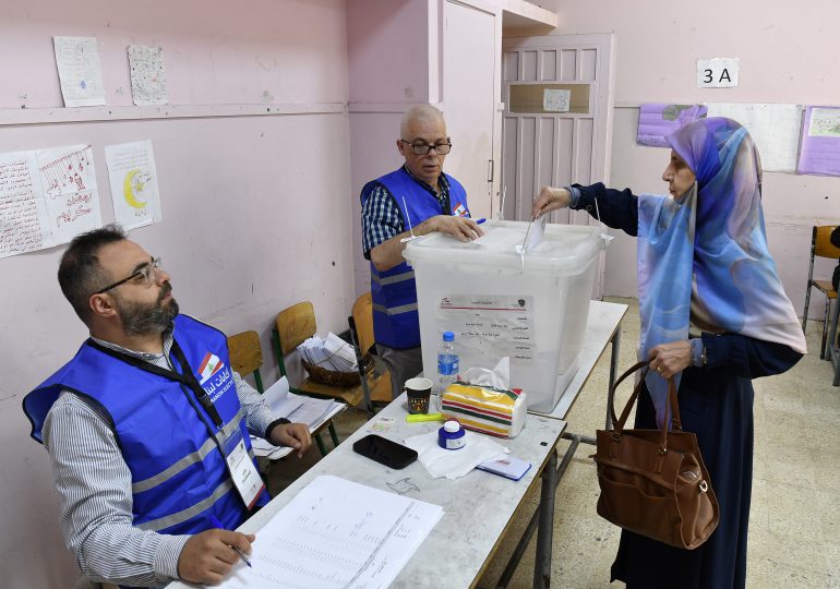 Arrancan los comicios municipales en el Líbano, un referéndum para Hizbulá tras la guerra