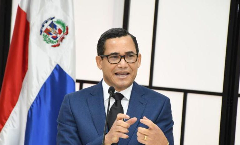 Gobierno trabaja un plan para regularización de la mano de obra haitiana, dice Eddy Olivares