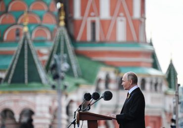 Putin departe con oficiales norcoreanos tras parada militar en la plaza Roja