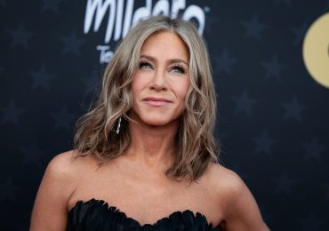 El hombre que estrelló su coche contra la casa de Aniston, acusado de hostigarla