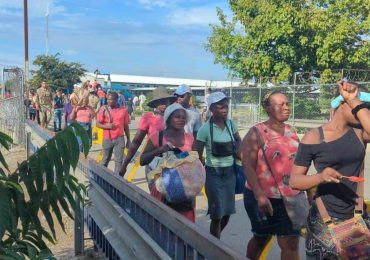 Video: Haitianos retornan voluntariamente a su País desde Friusa a través de autobuses y con sus pertenencias en un contenedor 