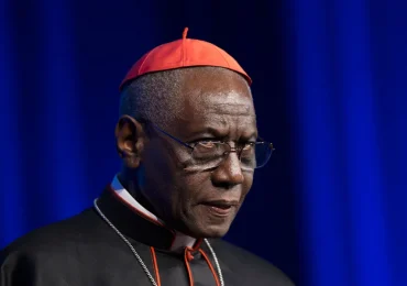 El cardenal guineano Robert Sarah, adalid de los conservadores críticos de Francisco
