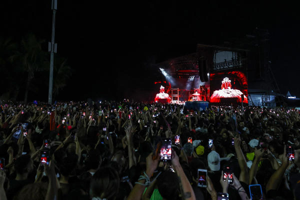 Video: Lady Gaga enloquece a 2,1 millones de fanáticos con su 'ópera gótica' en Copacabana