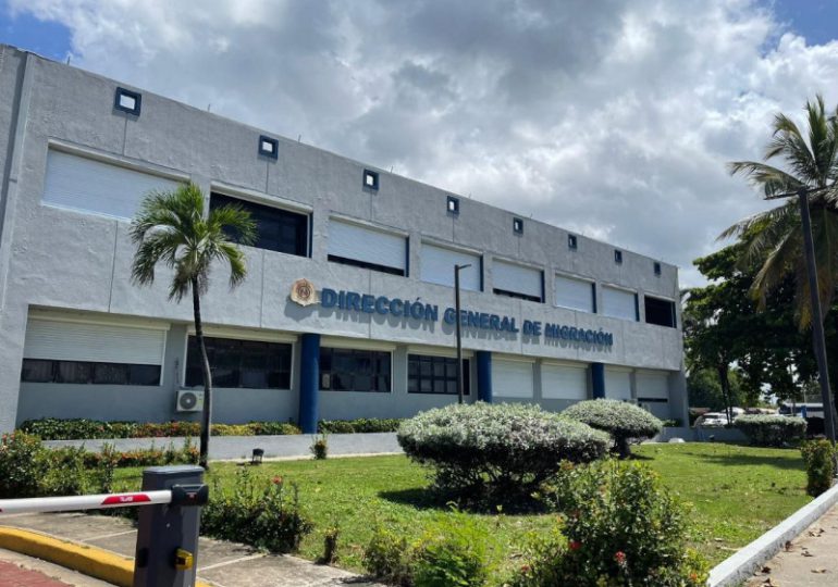 Migración impondrá sanciones a negocios que empleen extranjeros ilegales