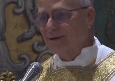 Video: papa León XIV habla en inglés por primera vez en una misa frente al cónclave de cardenales