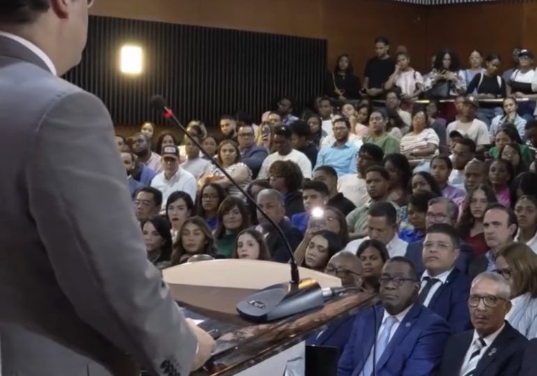 Video: Eduardo Sanz Lovatón “Yayo” comparte encuentro inspirador con estudiantes de la UASD