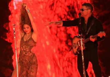 Video: Shakira y Alejandro Sanz reviven la magia de “La Tortura” en un reencuentro sobre el escenario