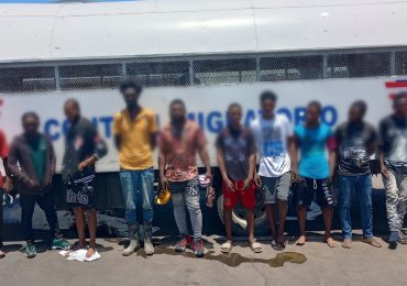 Detienen 1,382 extranjeros ilegales y repatrían 796 a través de puertas fronterizas