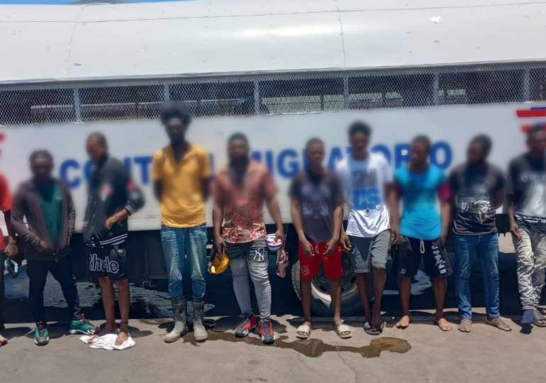 Detienen 1,382 extranjeros ilegales y repatrían 796 a través de puertas fronterizas