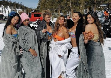 Karol G celebra una de las experiencias más mágicas de su carrera durante la grabación de su nuevo video bajo -11 grados