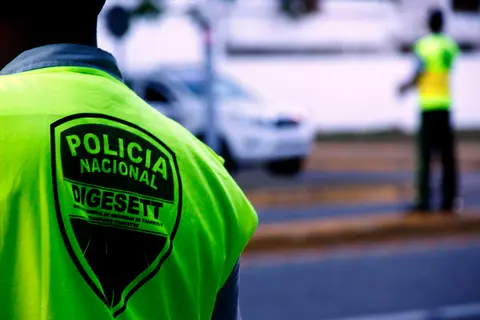 Video| Agente de la DIGESETT agredida en plena vía pública; familiares exigen justicia