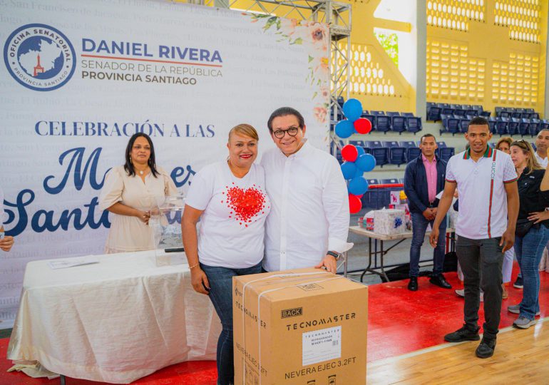 Senador Daniel Rivera celebra el “Día de las Madres”