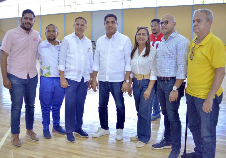 Ministro Kelvin Cruz supervisa trabajos en multiuso Garibaldi Almonte en Cotui