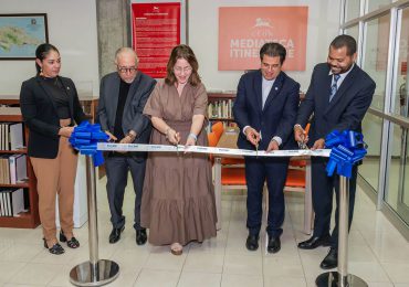 Centro León y PUCMM inauguran Mediateca itinerante