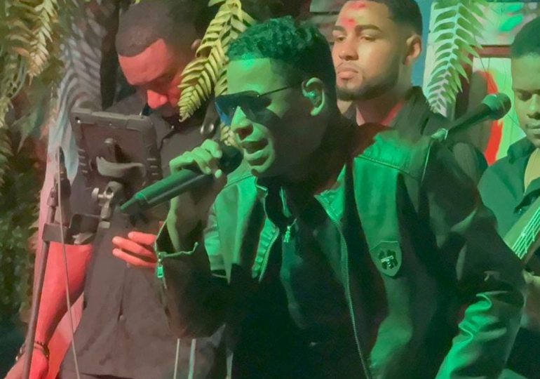 A casa llena: Norby Montero se presenta con gran éxito en Casa de Teatro