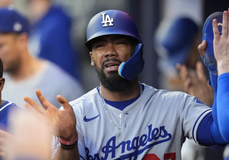 Teoscar Hernández de vuelta con los Dodgers tras lesión