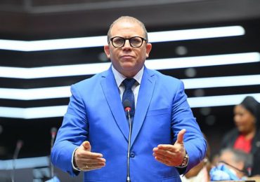 "Mientras que los hospitales están deteriorados y cayéndose a pedazos, el gobierno gastará 18 millones de pesos en chacabanas", dicen diputados de FP