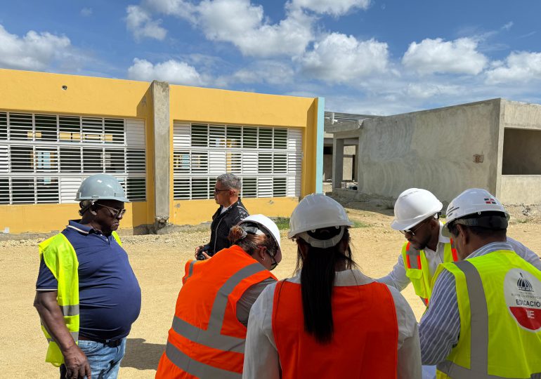 Dirección de Infraestructura Escolar inicia plan “Aulas 24/7” para reconstruir más de 1,000 centros educativos antes de agosto 2025