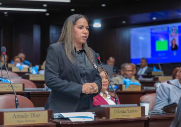 Diputada solicita aprobación de resolución para dotar de kits de higiene menstrual a estudiantes de la red pública