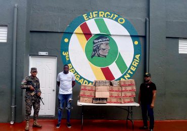 Ocupan contrabando de cientos de botellas de ron en San Juan de la Maguana