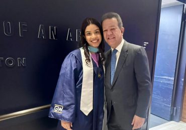 Leonel Fernández celebra con orgullo la graduación de su hija Yolanda América