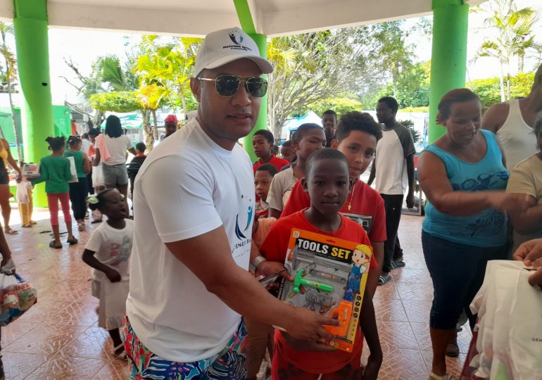 Fundación Demóstenes Bautista entrega juguetes a niños del municipio El Llano