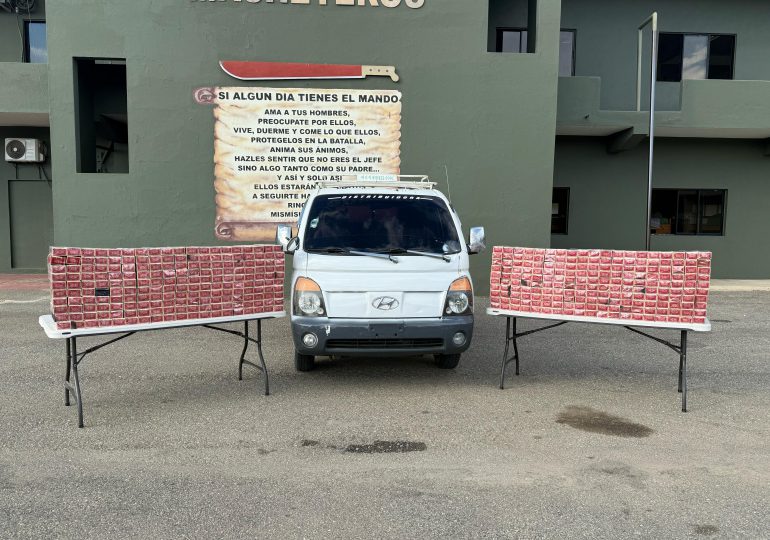 Ocupan contrabando de 80 mil cigarrillos ocultos en entre el chasis y cama de un camión en Santiago Rodríguez