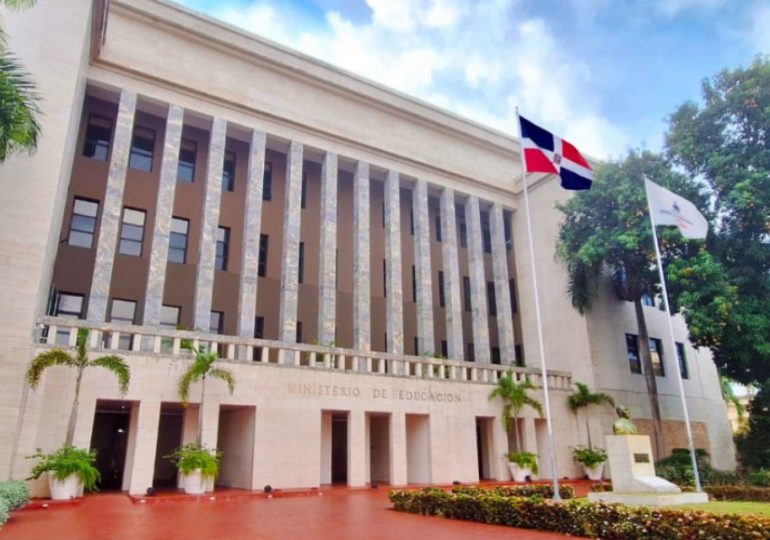 Ministro De Camps declara prioritaria la Evaluación de Desempeño Docente; inicia proceso de ejecución