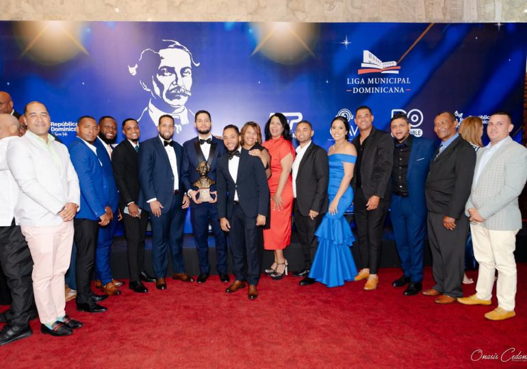 Alcalde Alexander “El Hijo del Pueblo” gana premio nacional en Desarrollo Cultural y Deportivo