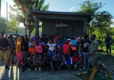 Un grupo de 44 inmigrantes indocumentados fue interceptado por el Ejército en zona rural de Dajabón
