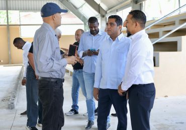 Ministro Kelvin Cruz supervisa avances del Centro Deportivo y Cultural Ozama