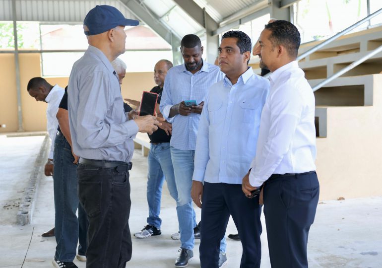 Ministro Kelvin Cruz supervisa avances del Centro Deportivo y Cultural Ozama