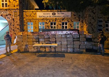 CESFRONT decomisa 750,000 cigarrillos y una escopeta en operativo en Montecristi