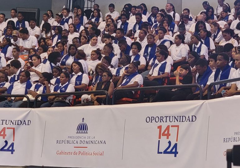 Más de 4 mil jóvenes se gradúan del programa 14-24